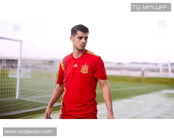 足球明星18号红色球衣闪耀赛场展现无与伦比的风采与激情